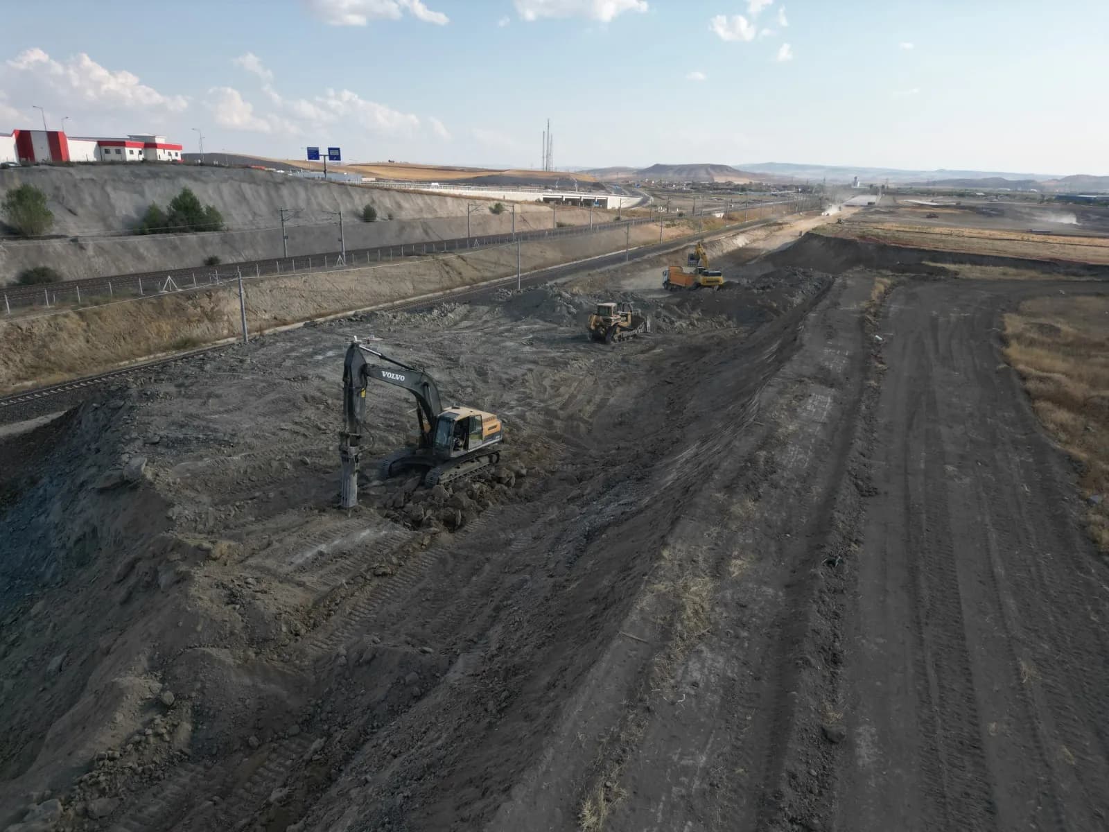 Başkent OSB genişleme bölgesinde kaya kırma ve tesviye, drone görüntüsü